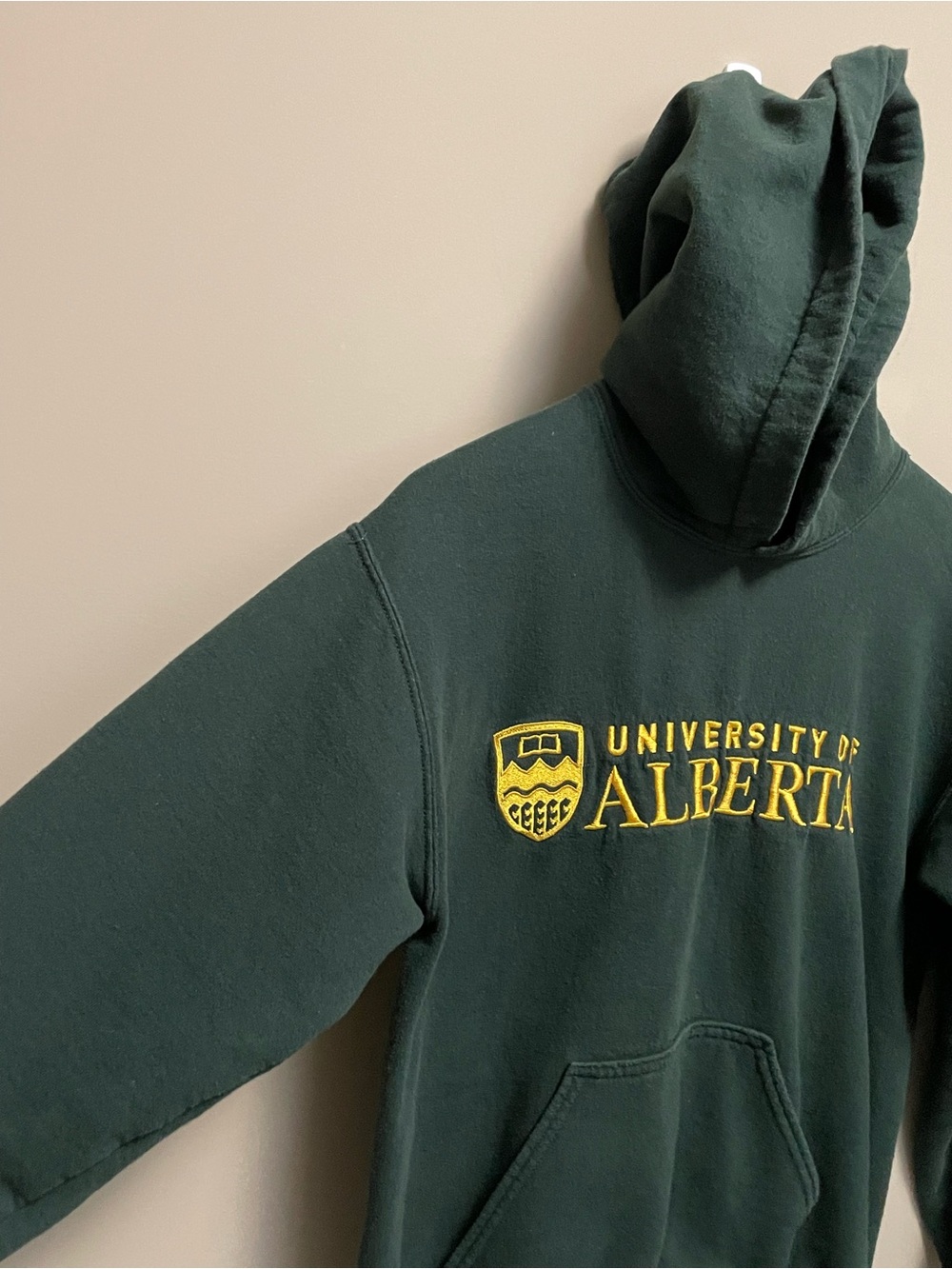 University of Alberta UofA Green Hoodie Embroidered Logo Men’s Small - Picture 5 of 9